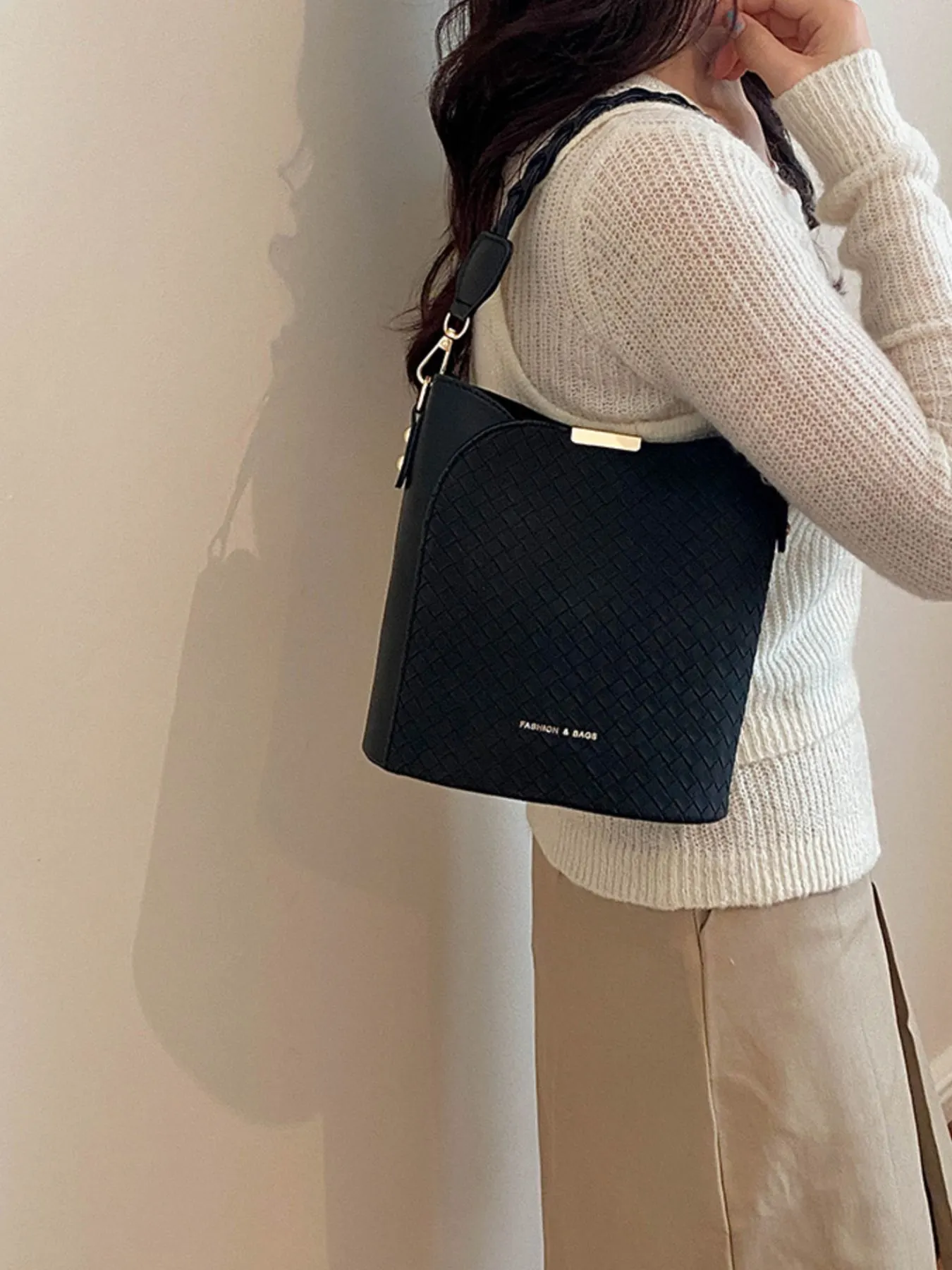 Woven Texture Bucket Handbag